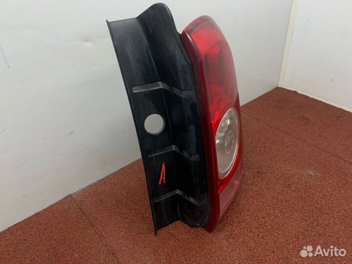 Фонарь задний правый Renault Duster легковой