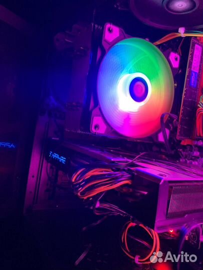 Игровой компьютер со всеми девайсами