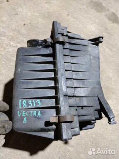 Корпус воздушного фильтра Opel Vectra B седан 1.6I