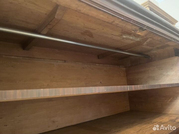 Антикварный комод-шкаф для хранения живописи