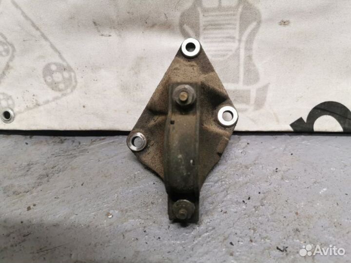 Кронштейн промежуточного вала Ford Mondeo 3 2.0