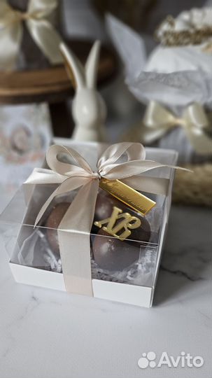 Пасхальные куличи, шоколадные яйца, пряники