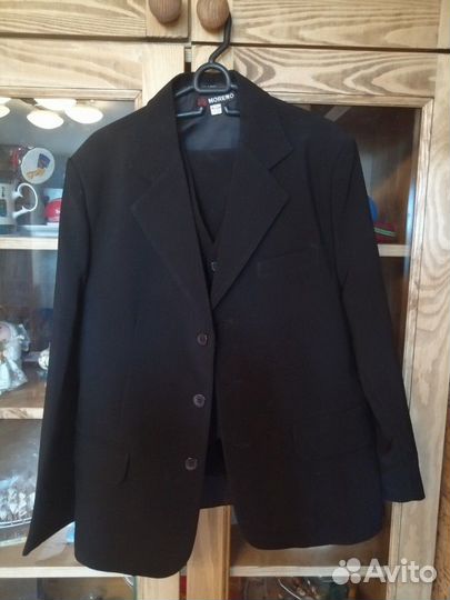 Костюм тройка