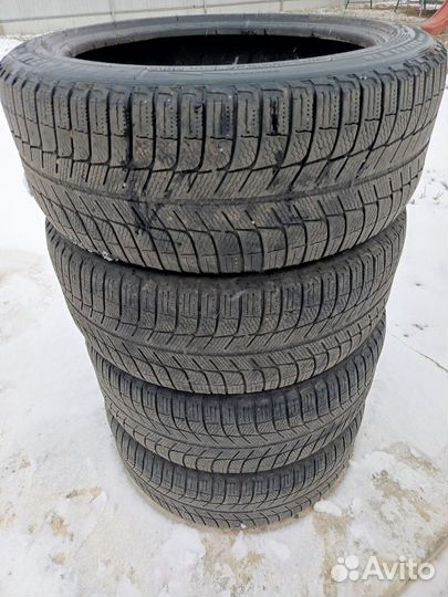 Michelin X-Ice XI3 235/45 R18 98H