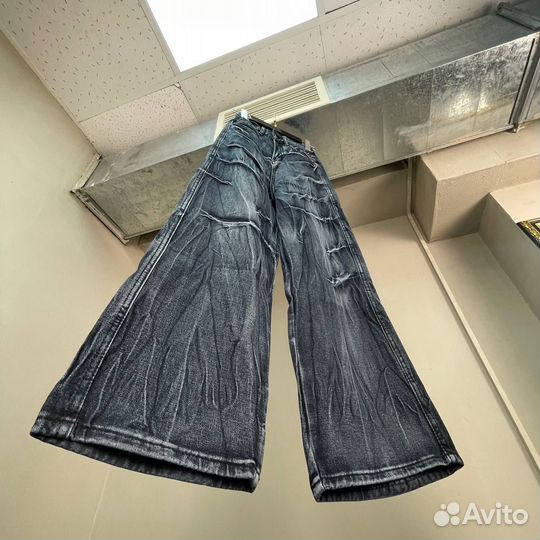 Джинсы Vetements destroyed buggy jeans
