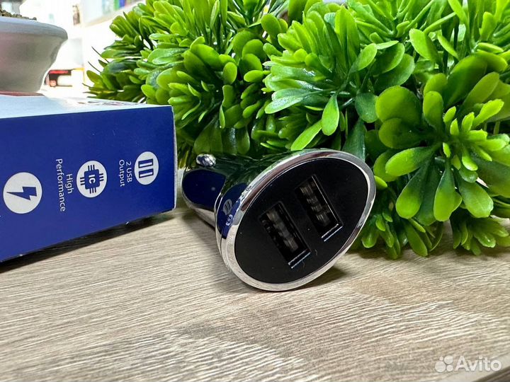 Автомобильное зарядное устройство ISA AZ07