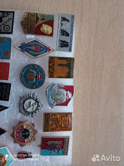 Значки разные. цена 1шт