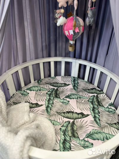 Новая простынь на резинке в круглую кроватку