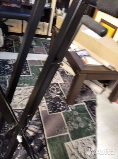 Стойка для гитары с держателем и фиксатором грифа