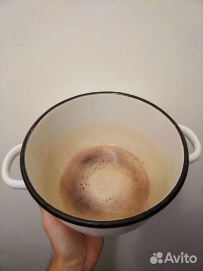 Кастрюли эмалированные, вилки ложки, подносы