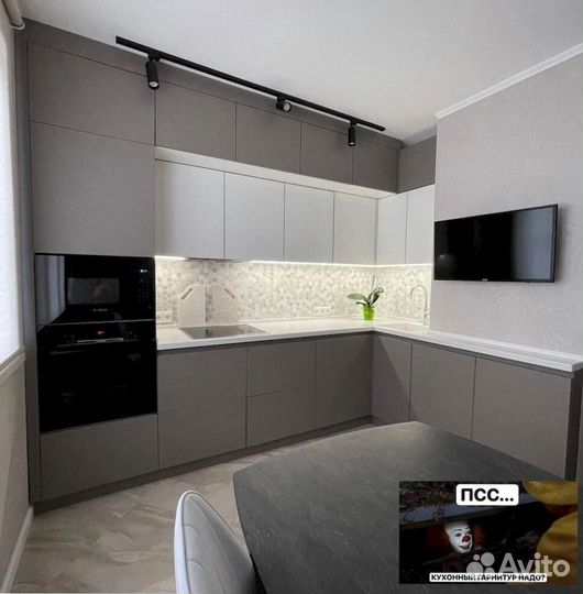 Прямая в потолок кухня на заказ