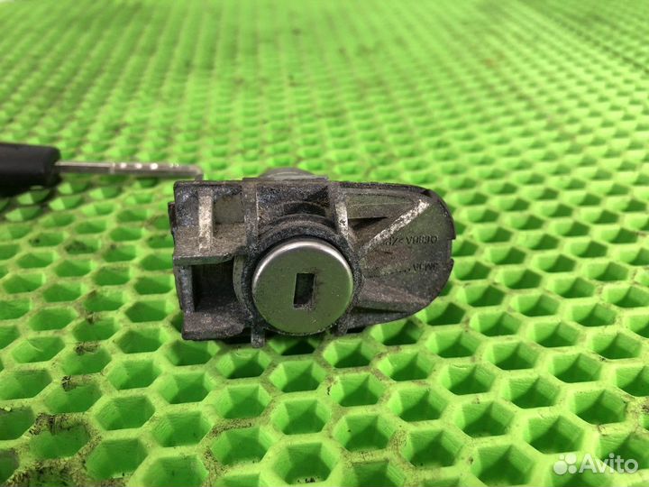 Замок зажигания с ключом