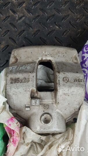 Суппорт тормозной передний Mercedes W 204 рест