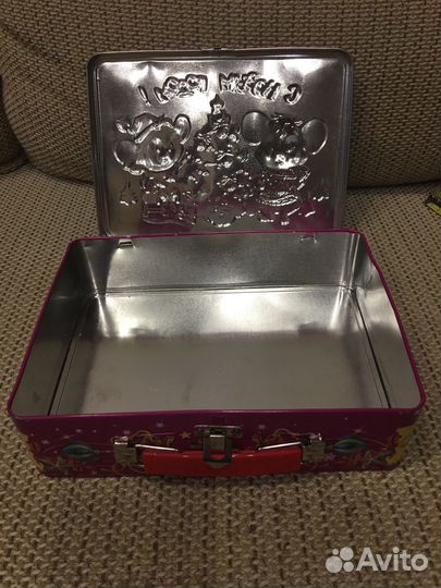 Шкатулка металлическая с ручкой и замочком