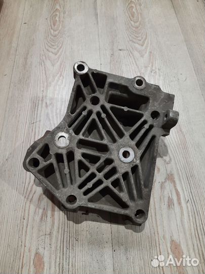 Кронштейн крепление навесного оборудования площадк