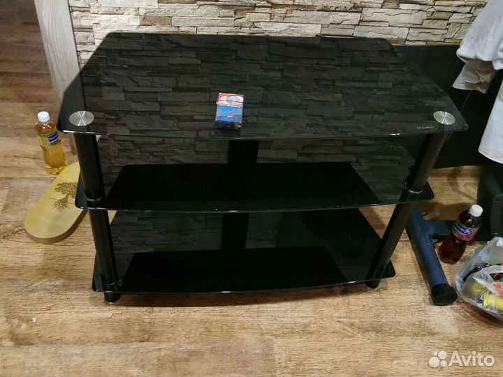 Стеклянная тумба под тв