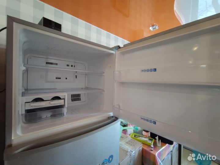 Холодильник бу Mitsubishi