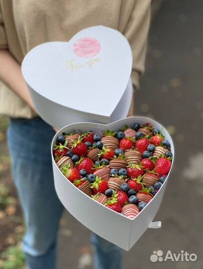 Сладкий подарочный набор. Клубника