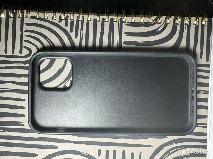Чехол на iPhone 12 guess