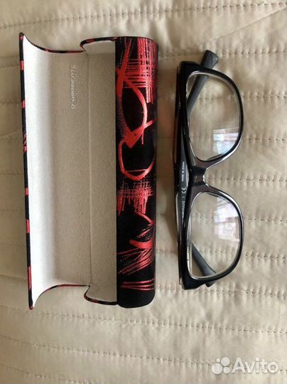 Футляр для очков. Новый. Черный с красным