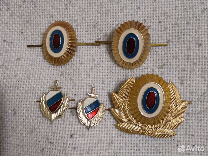 Книжки,кокарды,погоны,петлицы