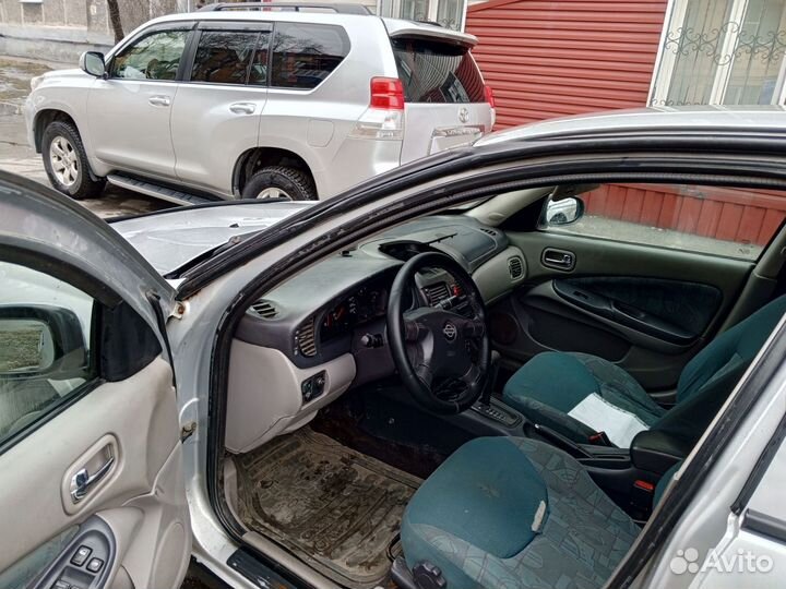 Nissan Almera 1.8 AT, 2000, битый, 300 000 км