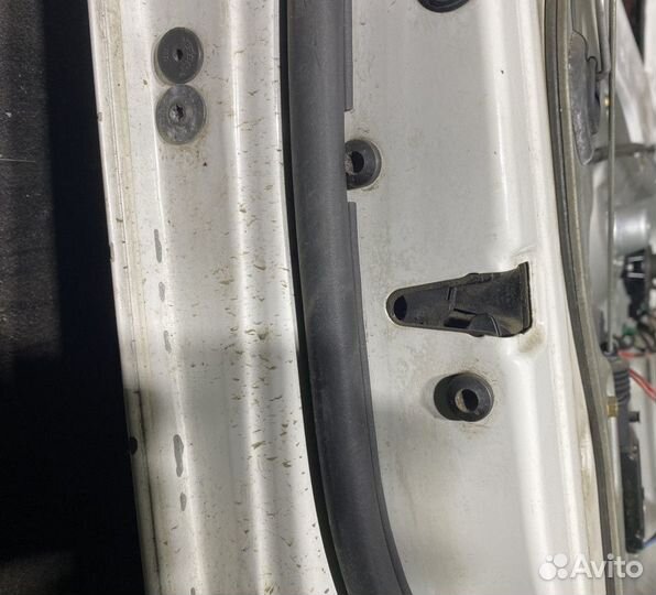 Замок двери передней левой Volkswagen Caddy