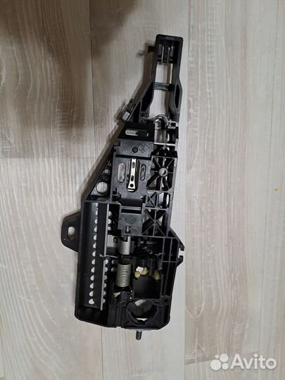 Новый кронштейн ручки двери LADA Xray