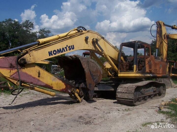 На разборке Коматсу Komatsu