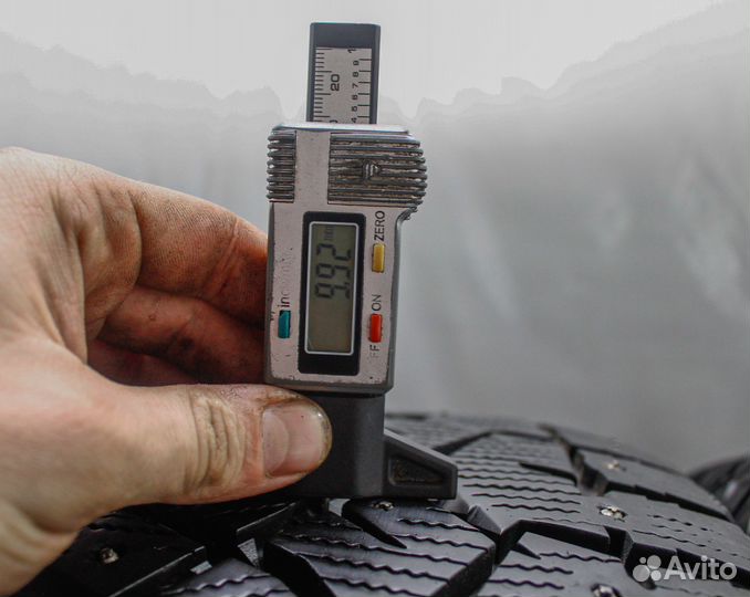 Nitto Therma Spike 235/65 R17 108T