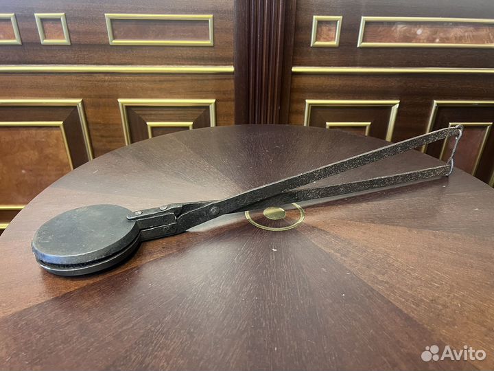 Старинная антикварная чугунная вафельница