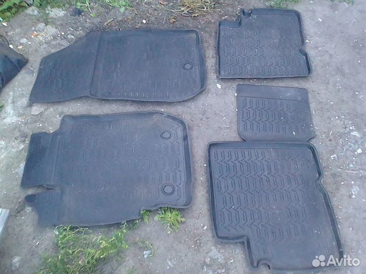 Автомобильные коврики резиновые бу