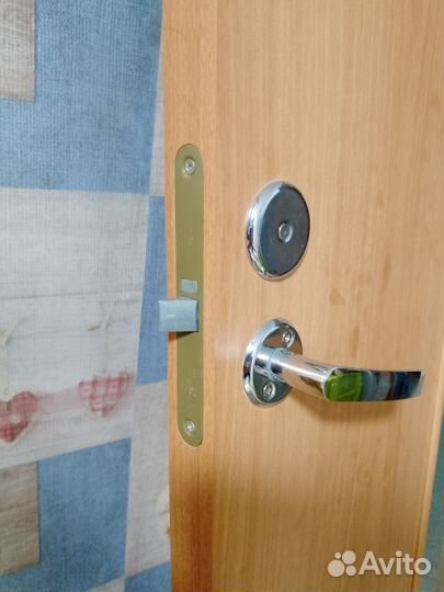 Замки и петли для межкомнатных дверей