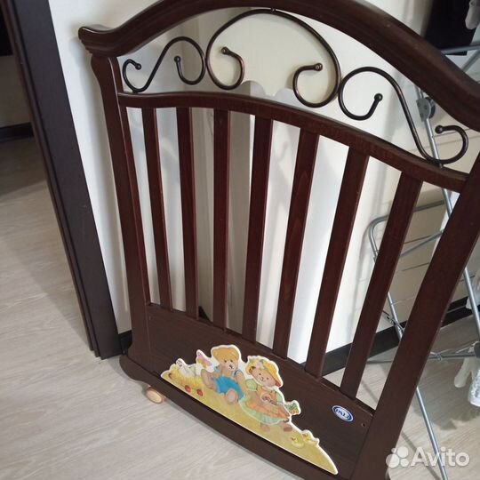 Детская кроватка