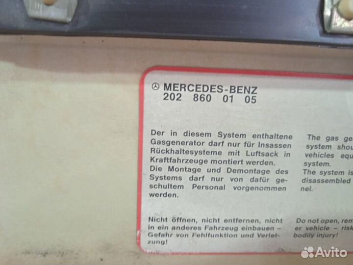 Подушка безопасности пасажира в торпедо