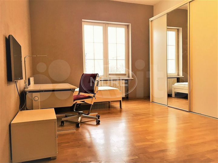 4-к. квартира, 136 м², 3/3 эт.