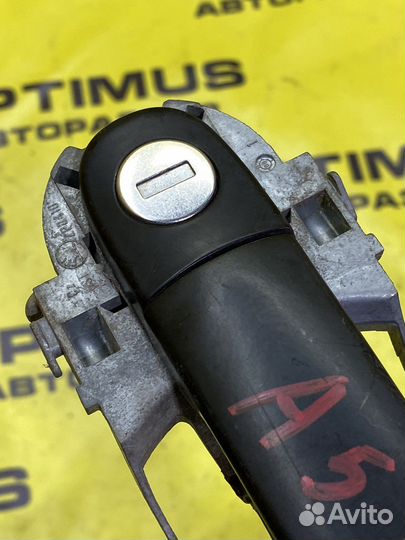 Ручка двери передняя правая Skoda Octavia A5