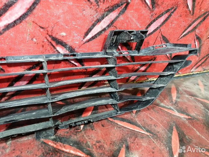 Решетка переднего бампера Toyota Fortuner