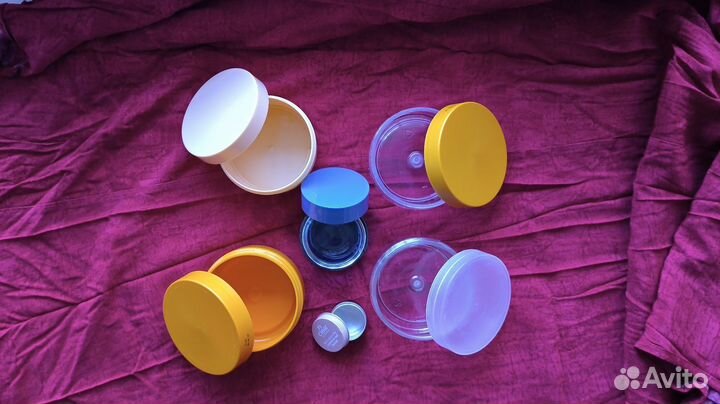 Пустые баночки от косметики и витамин