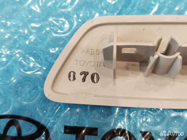 Крышка форсунки Lc 200 правая белый перл 12-15