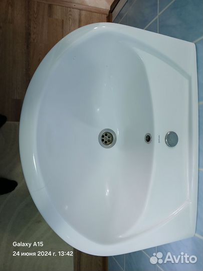 Раковина с тумбой в ванную