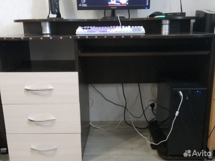 Компьютерный стол