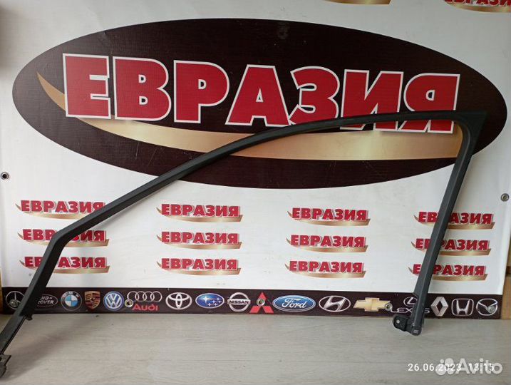 Накладка рамки двери передняя правая Lexus Rx350