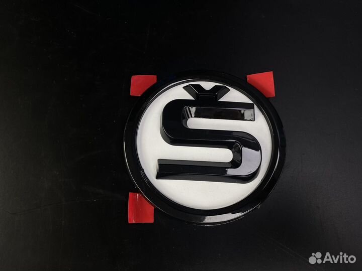 Шильдик Skoda на капот