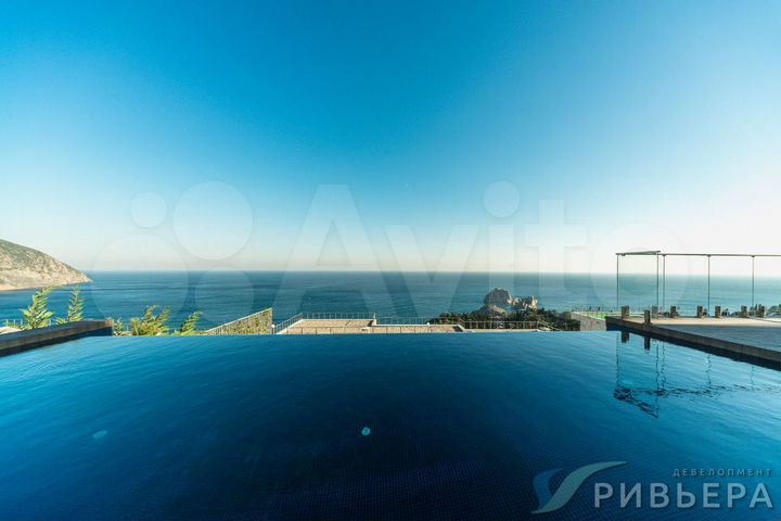 Дом 565 м² на участке 6,5 сот.