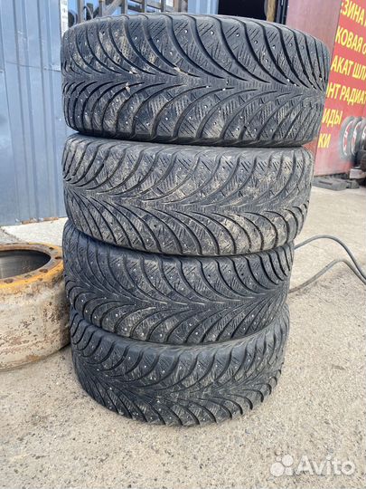 Goodyear UltraGrip Extreme 215/55 R16