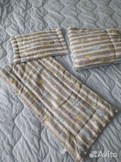 Детский матрасик и комплект белья в коляску