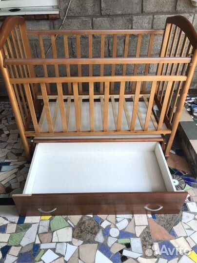 Детская кроватка с маятником + матрас