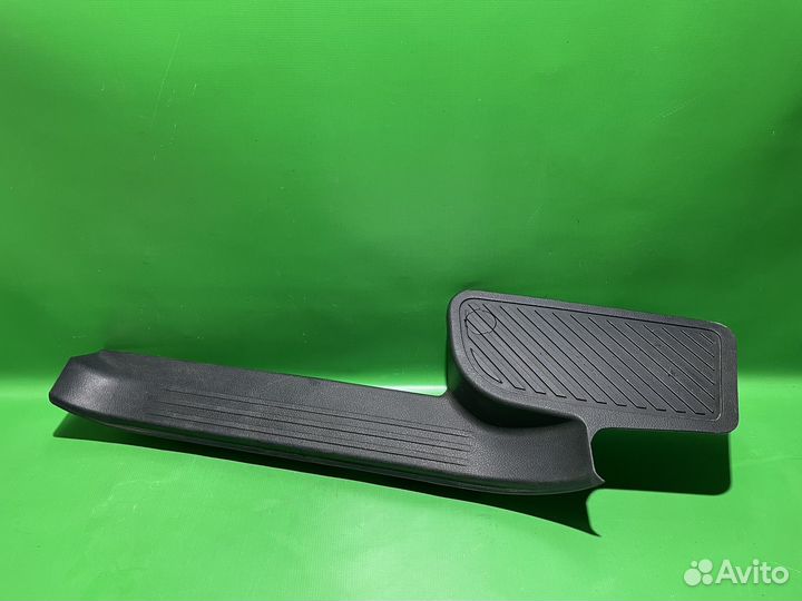 Накладка порога задняя левая Toyota LC200