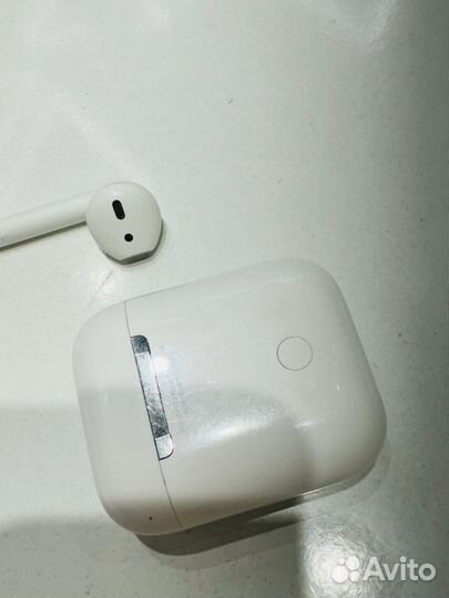 Airpods 2 кейс и левый наушник